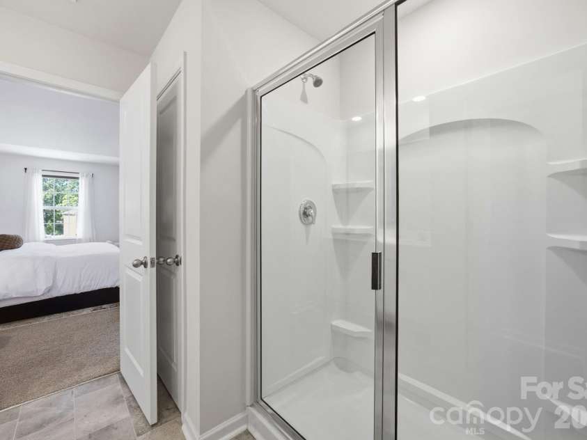 3016 Platinum Pointe Drive, Charlotte, NC 28227.  MLS# CAR4369367, YatesRealty ID 24001. Primary bathroom