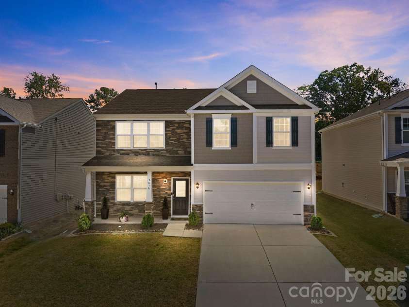 3016 Platinum Pointe Drive, Charlotte, NC 28227.  MLS# CAR4369367, YatesRealty ID 24001. Welcome Home