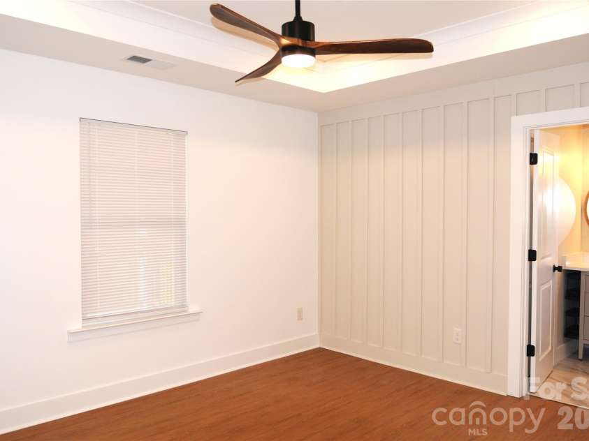 105 6th Avenue, Gastonia, NC 28052.  MLS# CAR4382250, YatesRealty ID 24002. 