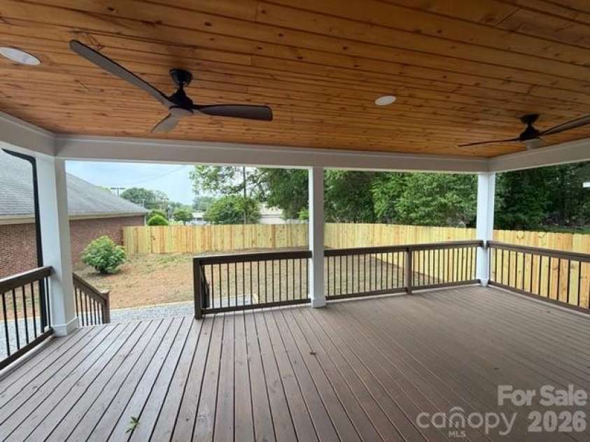 105 6th Avenue, Gastonia, NC 28052.  MLS# CAR4382250, YatesRealty ID 24002. 