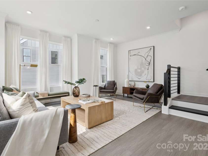 6005 Countess Drive, Charlotte, NC 28217.  MLS# CAR4249197, YatesRealty ID 24002. Huge Family Room