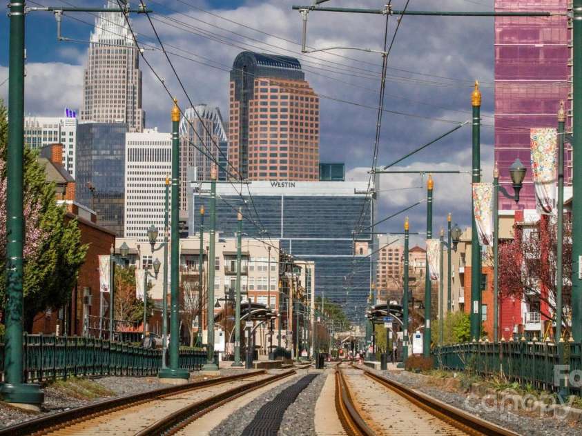 6005 Countess Drive, Charlotte, NC 28217.  MLS# CAR4249197, YatesRealty ID 24002. Quick Connectivity to Uptown Charlotte