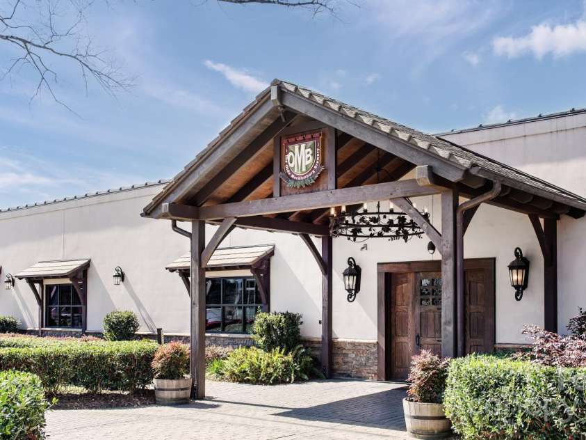 6005 Countess Drive, Charlotte, NC 28217.  MLS# CAR4249197, YatesRealty ID 24002. Walk to Old Meck Brewery!