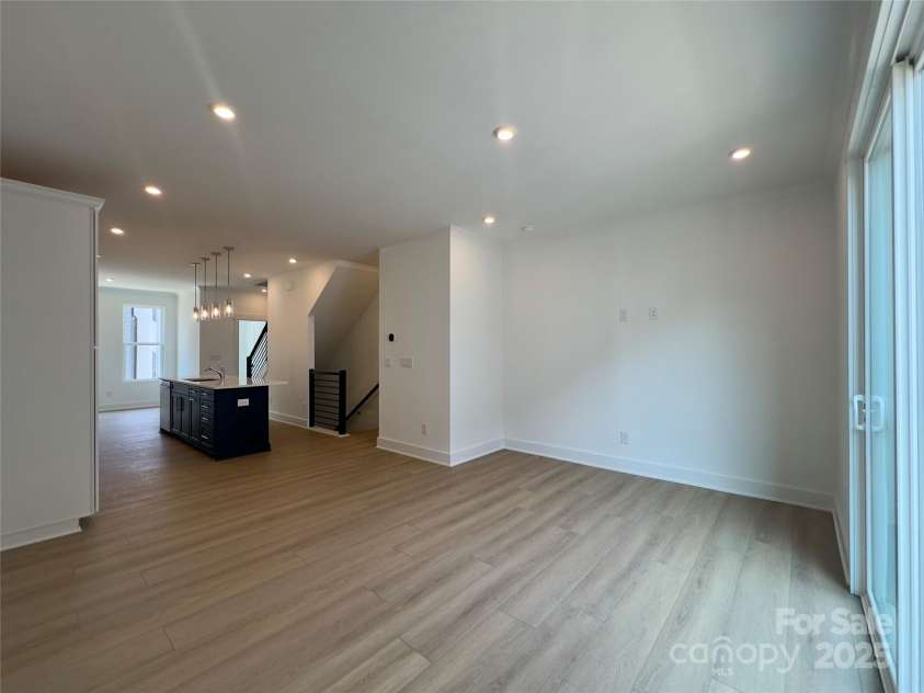 6013 Countess Drive, Charlotte, NC 28217.  MLS# CAR4265938, YatesRealty ID 24003. Family Room