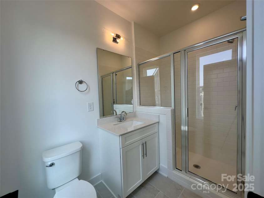 6013 Countess Drive, Charlotte, NC 28217.  MLS# CAR4265938, YatesRealty ID 24003. Guest Bath