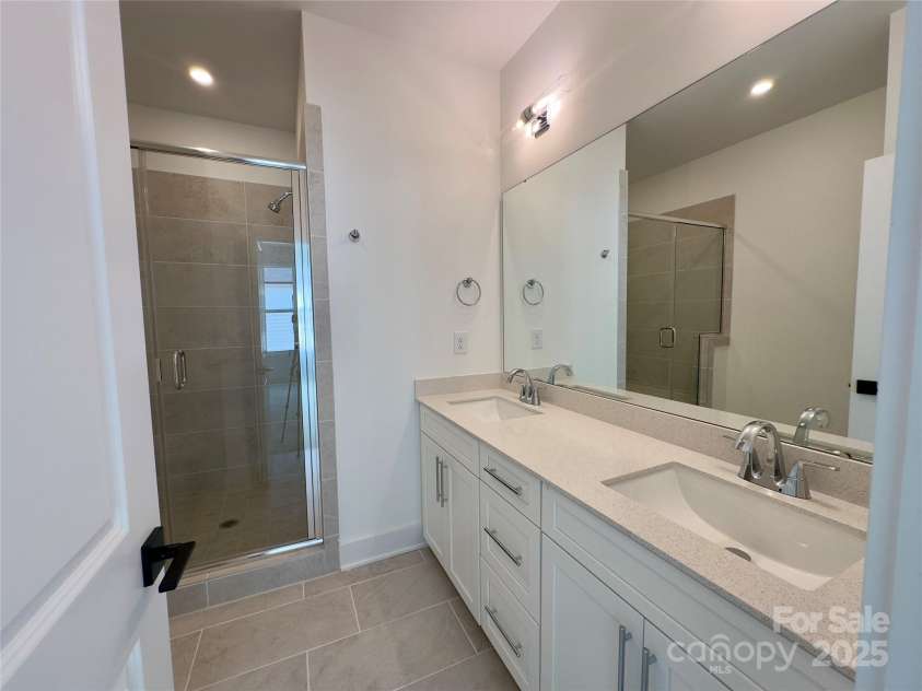 6013 Countess Drive, Charlotte, NC 28217.  MLS# CAR4265938, YatesRealty ID 24003. Owner's Bath