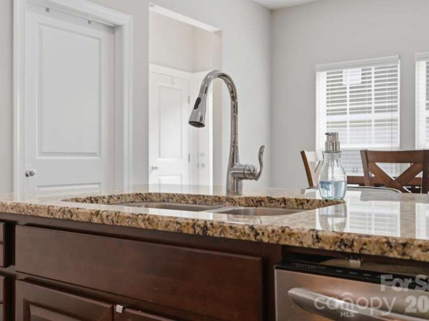 8737 Aspinwall Drive, Charlotte, NC 28216.  MLS# CAR4374537, YatesRealty ID 24003. 