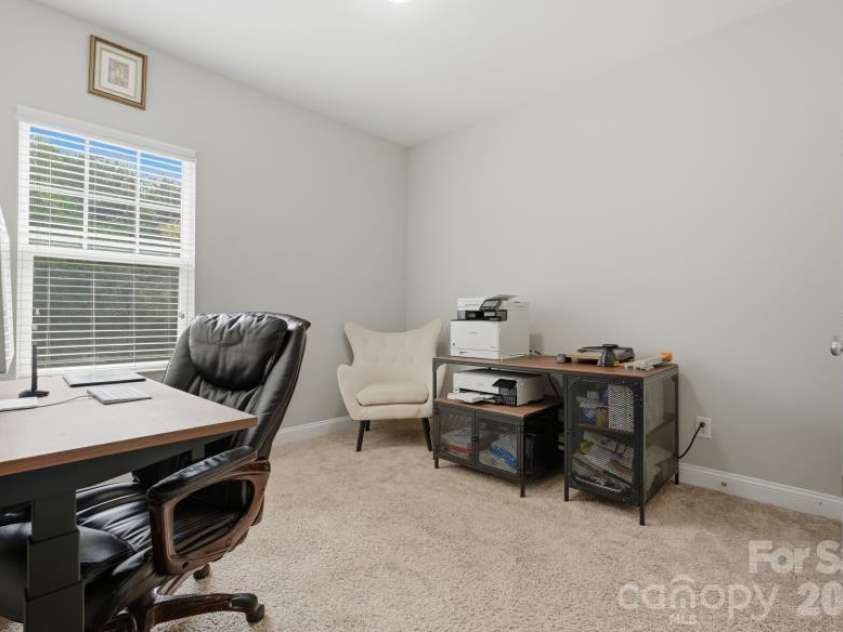 8737 Aspinwall Drive, Charlotte, NC 28216.  MLS# CAR4374537, YatesRealty ID 24003. 
