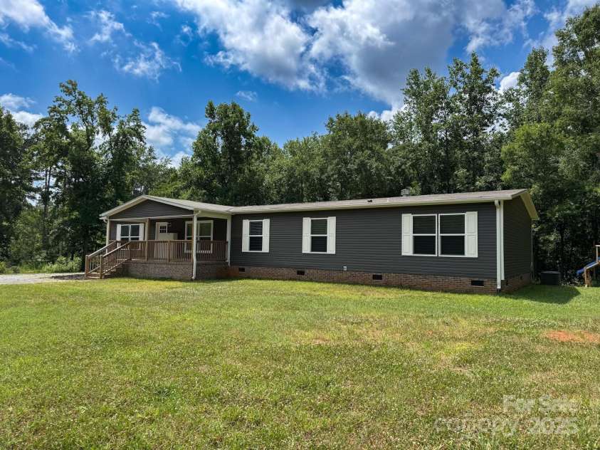 1856 Kemp Circle, Shelby, NC 28152.  MLS# CAR4276582, YatesRealty ID 24004. 