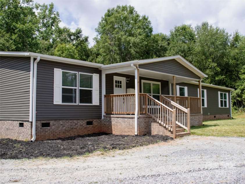 1856 Kemp Circle, Shelby, NC 28152.  MLS# CAR4276582, YatesRealty ID 24004. 