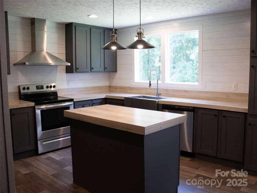 1856 Kemp Circle, Shelby, NC 28152.  MLS# CAR4276582, YatesRealty ID 24004. 