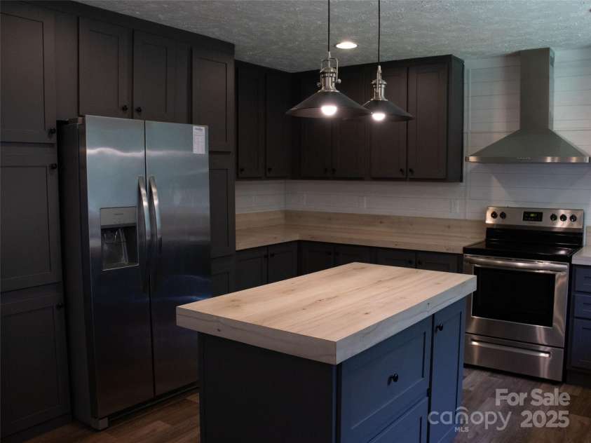 1856 Kemp Circle, Shelby, NC 28152.  MLS# CAR4276582, YatesRealty ID 24004. 