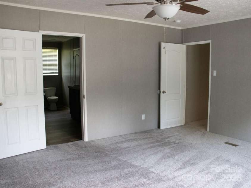 1856 Kemp Circle, Shelby, NC 28152.  MLS# CAR4276582, YatesRealty ID 24004. 