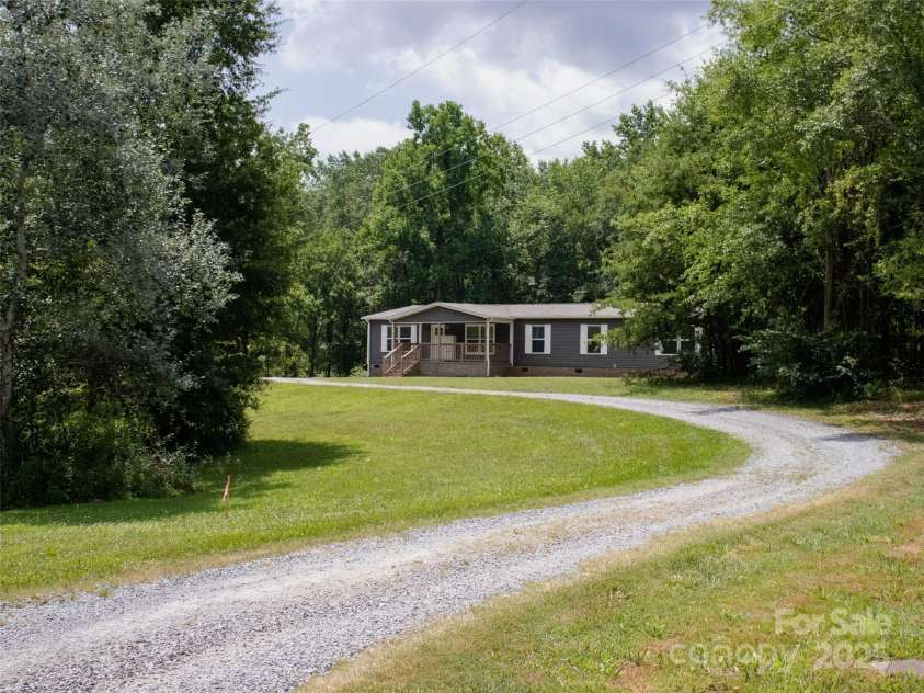 1856 Kemp Circle, Shelby, NC 28152.  MLS# CAR4276582, YatesRealty ID 24004. 