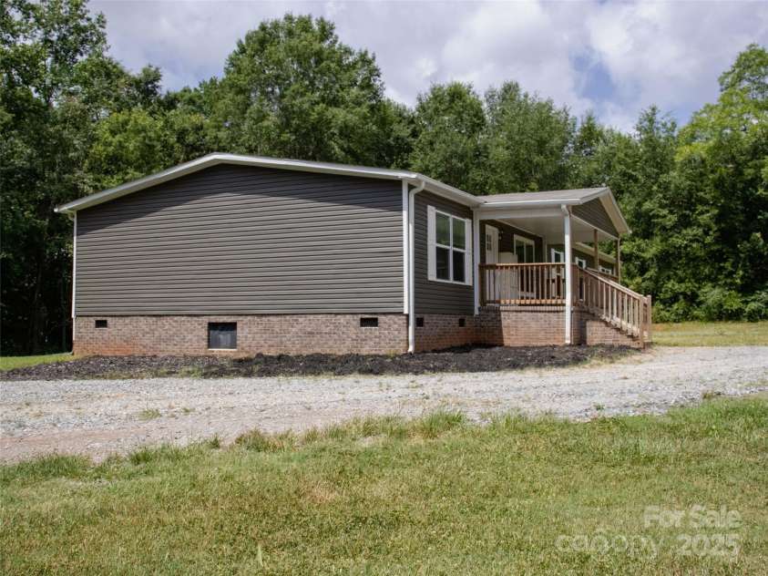 1856 Kemp Circle, Shelby, NC 28152.  MLS# CAR4276582, YatesRealty ID 24004. 