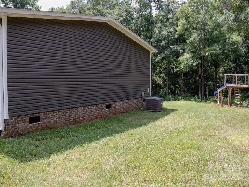 1856 Kemp Circle, Shelby, NC 28152.  MLS# CAR4276582, YatesRealty ID 24004. 