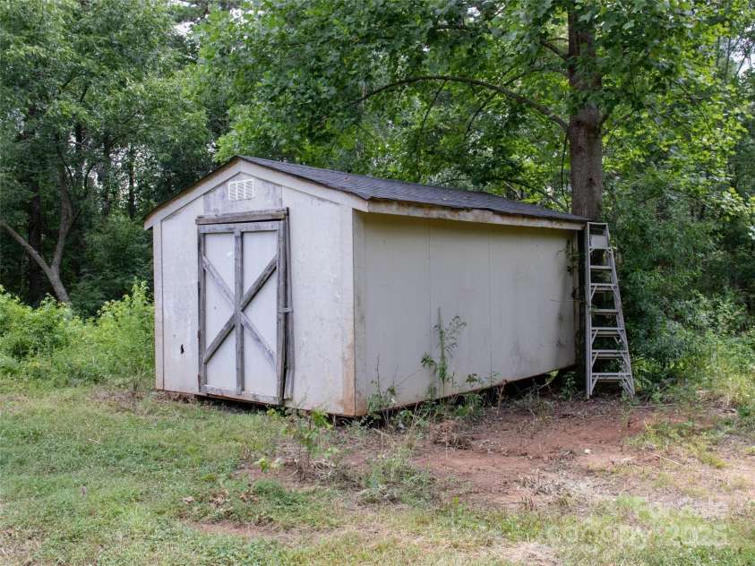 1856 Kemp Circle, Shelby, NC 28152.  MLS# CAR4276582, YatesRealty ID 24004. 