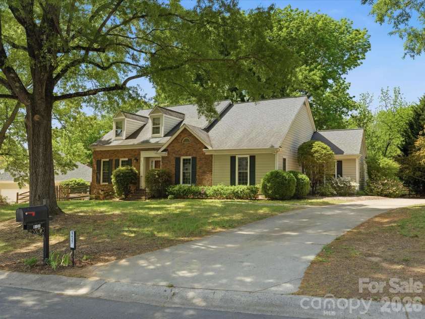 9437 Fairmead Drive, Charlotte, NC 28269.  MLS# CAR4368697, YatesRealty ID 24004. 