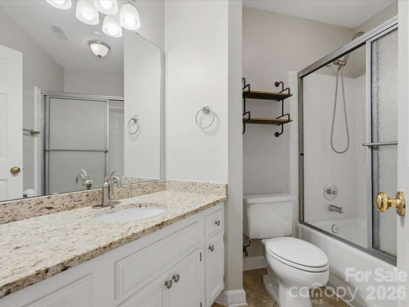 9437 Fairmead Drive, Charlotte, NC 28269.  MLS# CAR4368697, YatesRealty ID 24004. Second bath off of the hallway with tub/shower combo