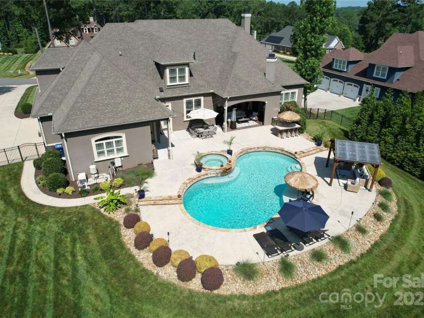 141 Castle Drive, Mooresville, NC 28117.  MLS# CAR4271681, YatesRealty ID 24005. 