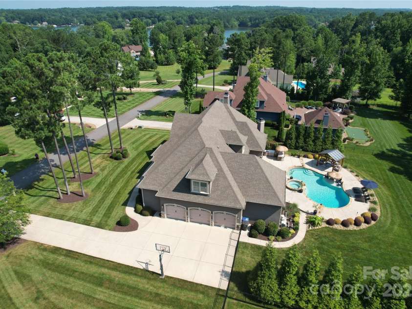 141 Castle Drive, Mooresville, NC 28117.  MLS# CAR4271681, YatesRealty ID 24005. 