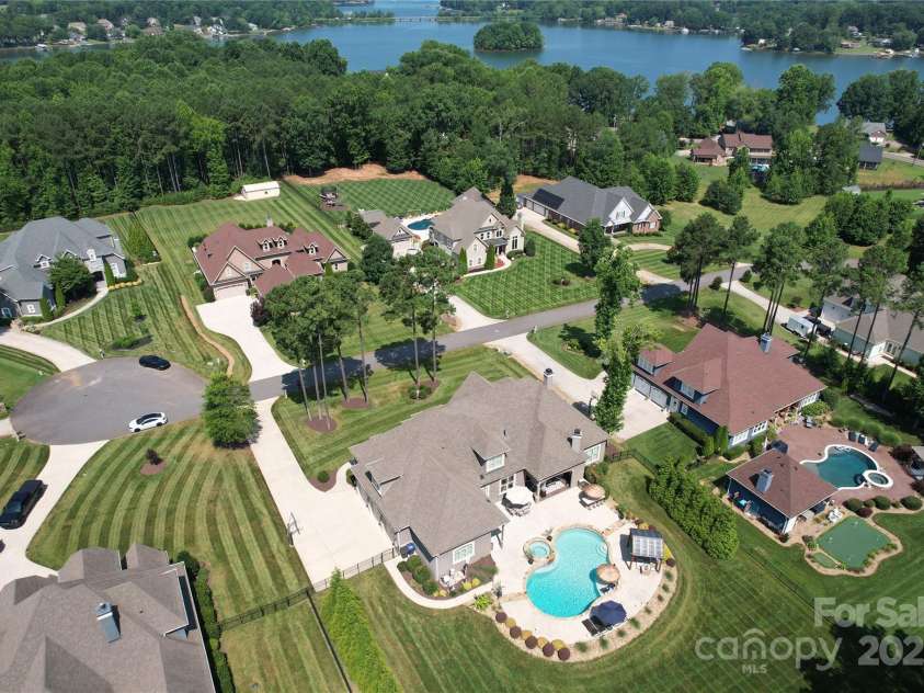 141 Castle Drive, Mooresville, NC 28117.  MLS# CAR4271681, YatesRealty ID 24005. 