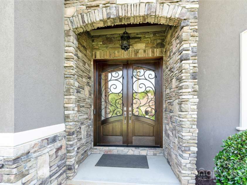 141 Castle Drive, Mooresville, NC 28117.  MLS# CAR4271681, YatesRealty ID 24005. 