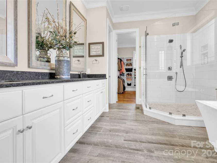 141 Castle Drive, Mooresville, NC 28117.  MLS# CAR4271681, YatesRealty ID 24005. 