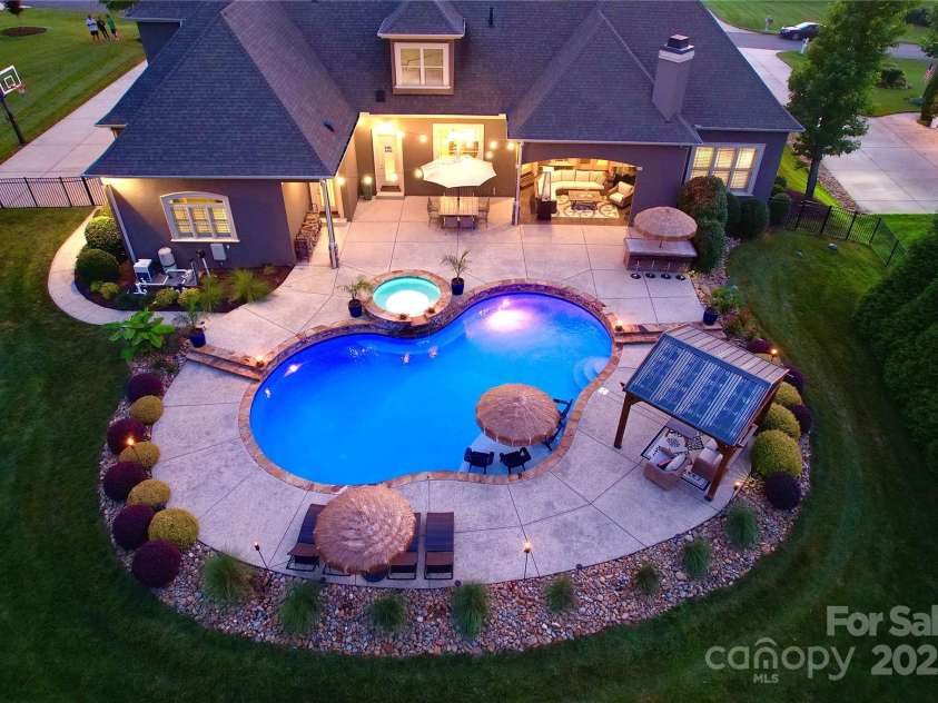 141 Castle Drive, Mooresville, NC 28117.  MLS# CAR4271681, YatesRealty ID 24005. 