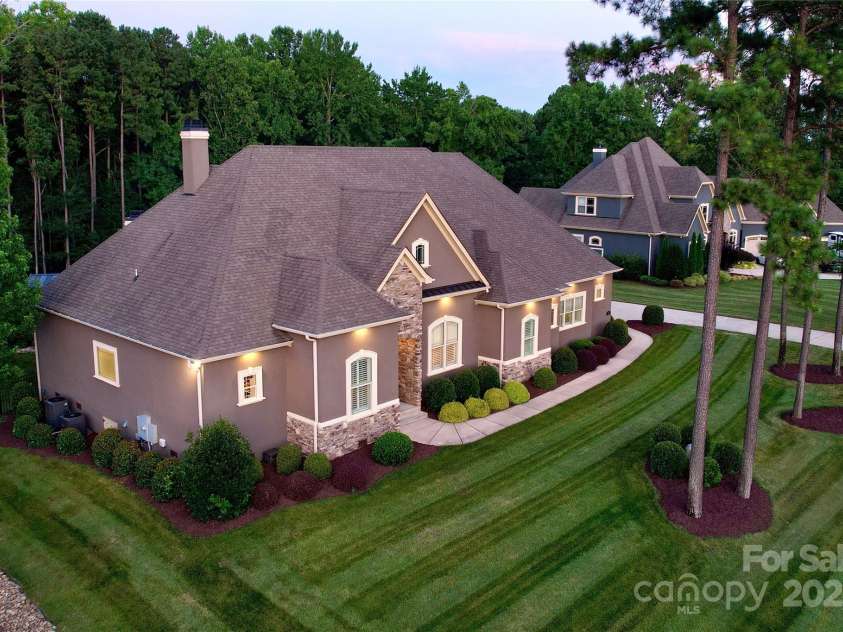 141 Castle Drive, Mooresville, NC 28117.  MLS# CAR4271681, YatesRealty ID 24005. 