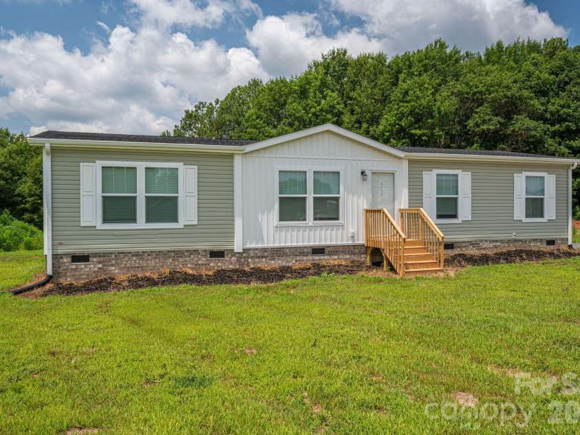 808 Eagleview Lane, Lawndale, NC 28090.  MLS# CAR4359481, YatesRealty ID 24005. 