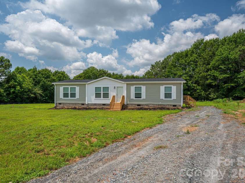 808 Eagleview Lane, Lawndale, NC 28090.  MLS# CAR4359481, YatesRealty ID 24005. 