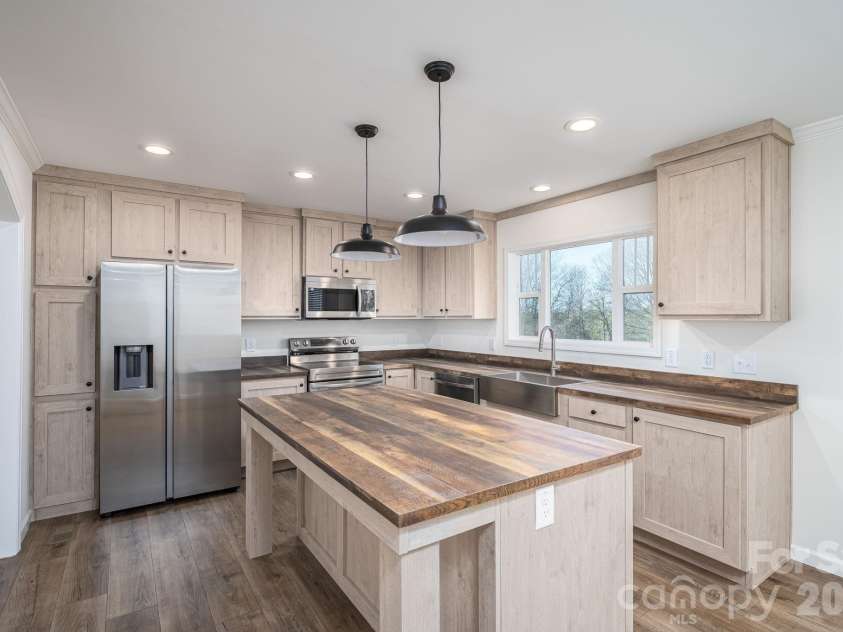 808 Eagleview Lane, Lawndale, NC 28090.  MLS# CAR4359481, YatesRealty ID 24005. Kitchen