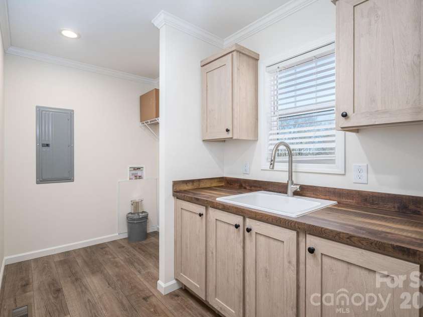 808 Eagleview Lane, Lawndale, NC 28090.  MLS# CAR4359481, YatesRealty ID 24005. Laundry Room