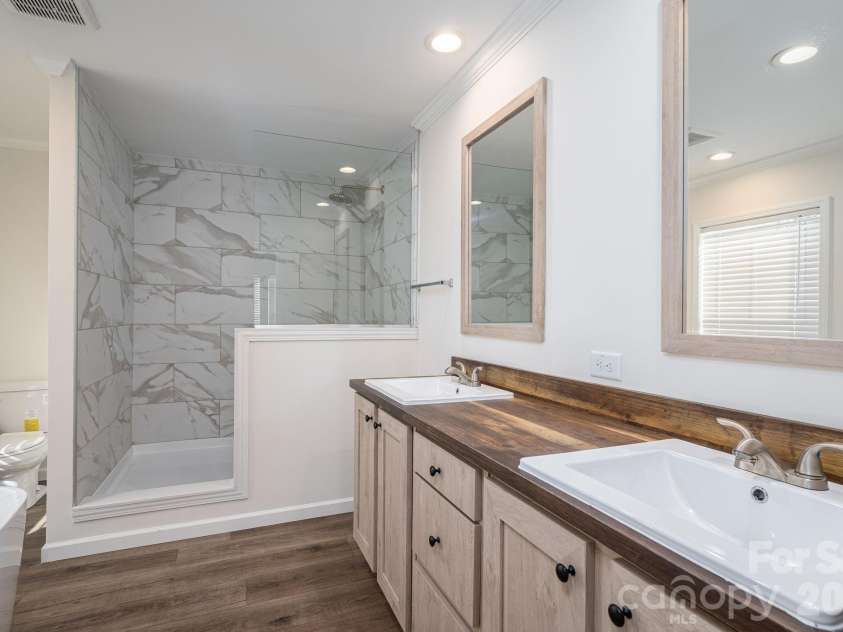 808 Eagleview Lane, Lawndale, NC 28090.  MLS# CAR4359481, YatesRealty ID 24005. Primary Bathroom