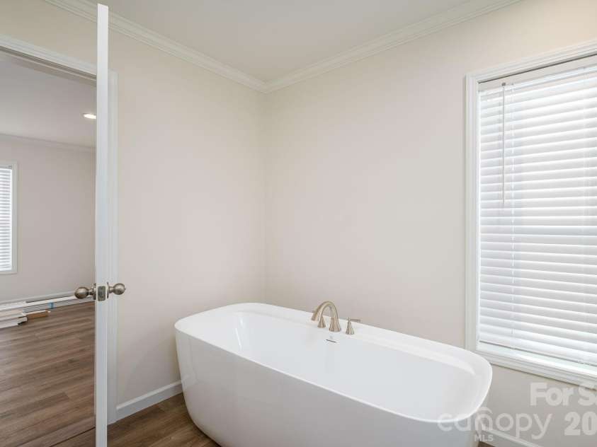 808 Eagleview Lane, Lawndale, NC 28090.  MLS# CAR4359481, YatesRealty ID 24005. Primary Bathroom