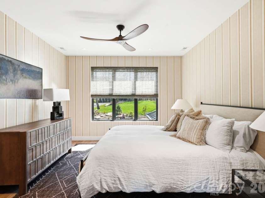270 Osprey Drive, Banner Elk, NC 28604.  MLS# CAR4373242, YatesRealty ID 24006. En suite guest bath