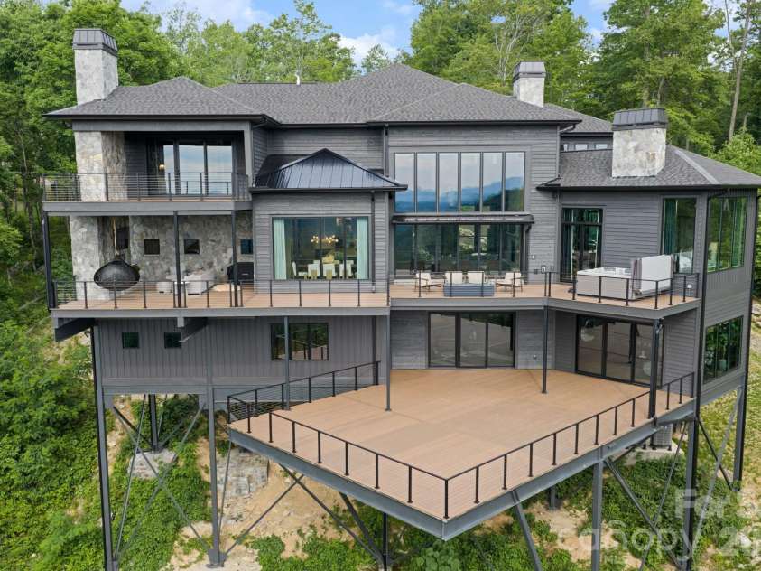 270 Osprey Drive, Banner Elk, NC 28604.  MLS# CAR4373242, YatesRealty ID 24006. Oversized shower