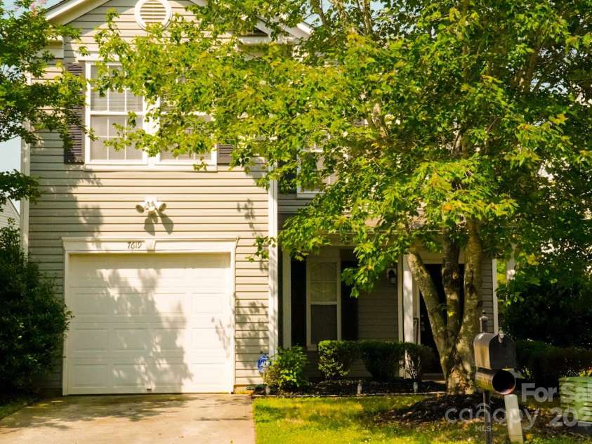 7619 Monarch Birch Lane, Charlotte, NC 28215.  MLS# CAR4273922, YatesRealty ID 24006. 