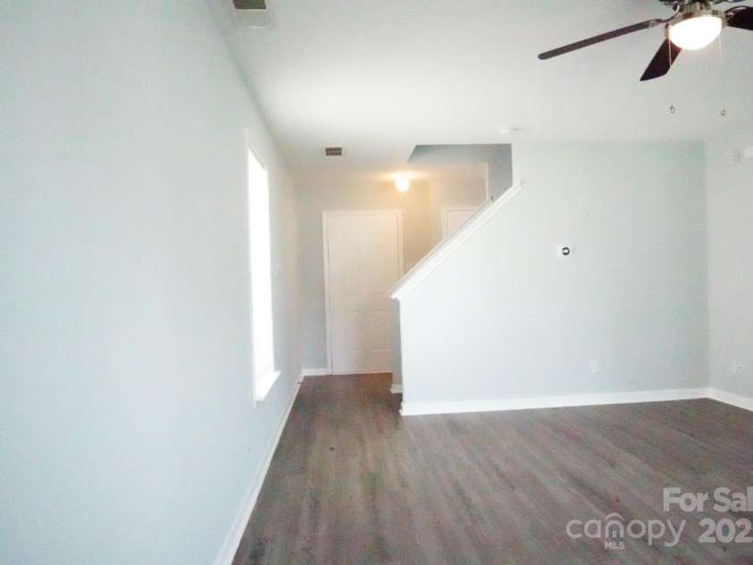7619 Monarch Birch Lane, Charlotte, NC 28215.  MLS# CAR4273922, YatesRealty ID 24006. Living Room
