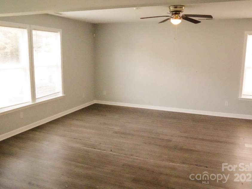 7619 Monarch Birch Lane, Charlotte, NC 28215.  MLS# CAR4273922, YatesRealty ID 24006. Living Room