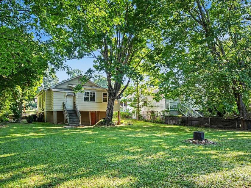 611 4th Avenue, Gastonia, NC 28054.  MLS# CAR4383976, YatesRealty ID 24007. 
