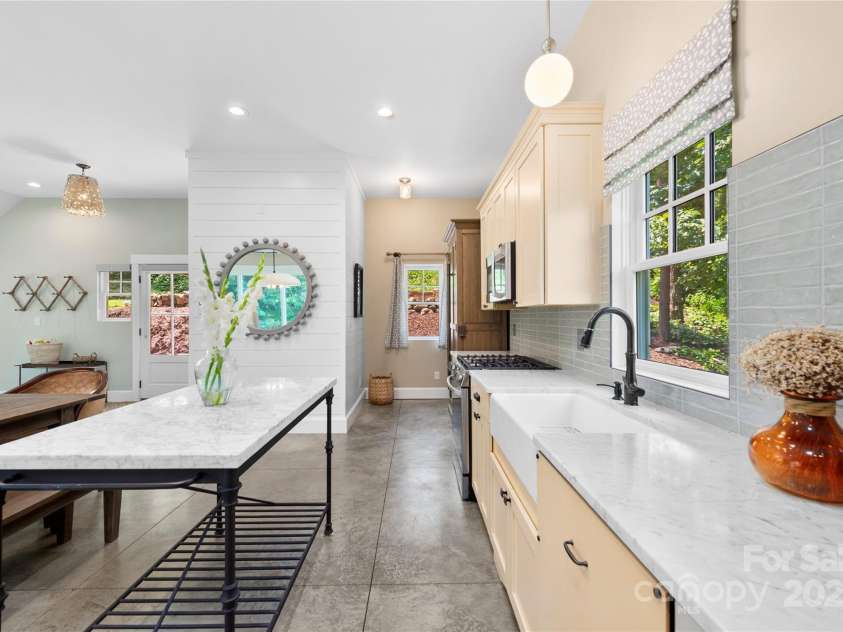 195 Jordan Street, Hendersonville, NC 28739.  MLS# CAR4276195, YatesRealty ID 24008. 