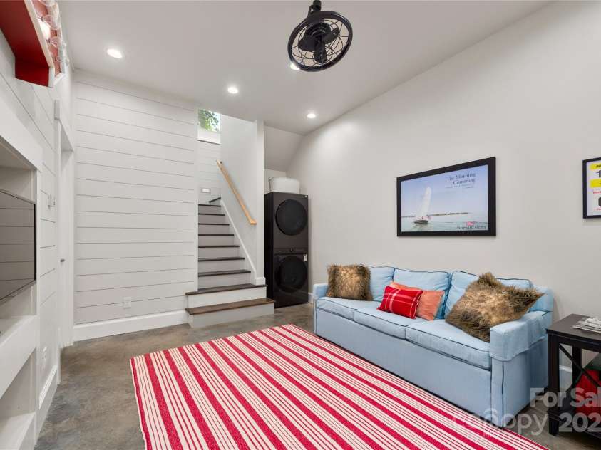 195 Jordan Street, Hendersonville, NC 28739.  MLS# CAR4276195, YatesRealty ID 24008. 