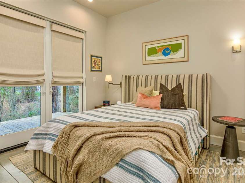 195 Jordan Street, Hendersonville, NC 28739.  MLS# CAR4276195, YatesRealty ID 24008. 