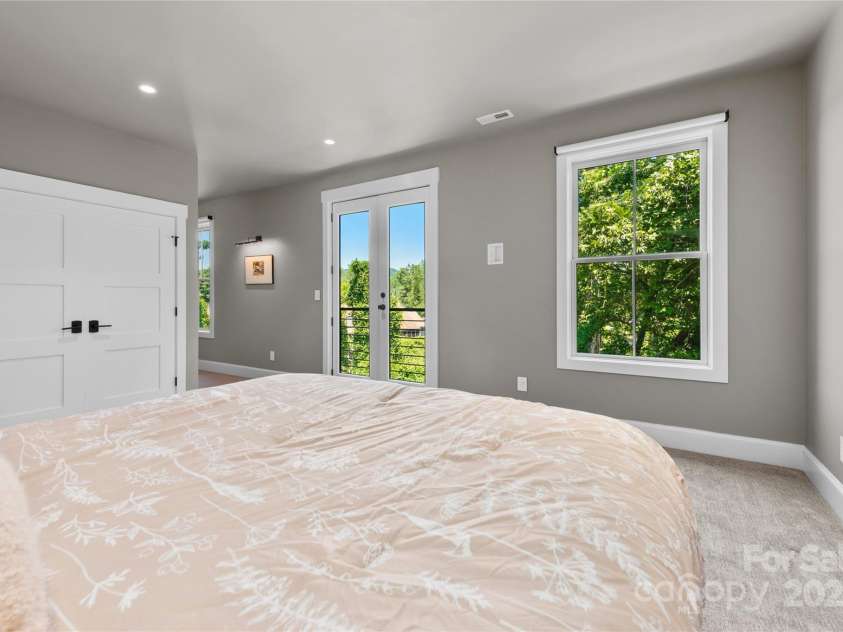 195 Jordan Street, Hendersonville, NC 28739.  MLS# CAR4276195, YatesRealty ID 24008. 