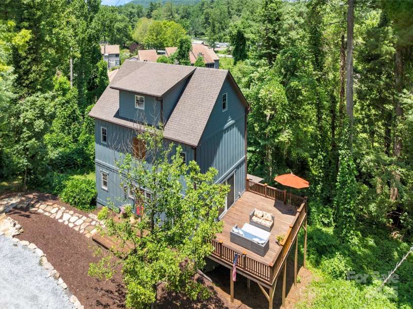 195 Jordan Street, Hendersonville, NC 28739.  MLS# CAR4276195, YatesRealty ID 24008. 