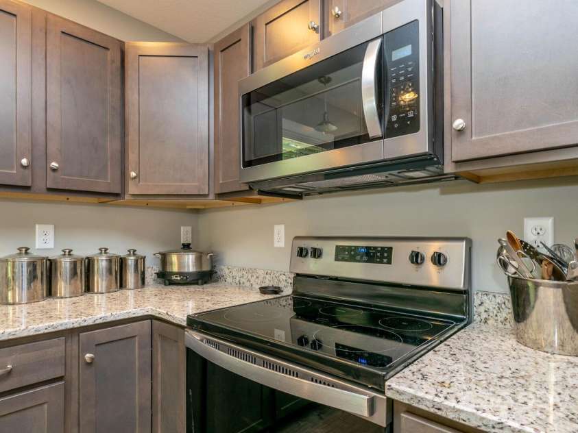 28 Arnie Drive, Etowah, NC 28729.  MLS# CAR4237201, YatesRealty ID 2401. 