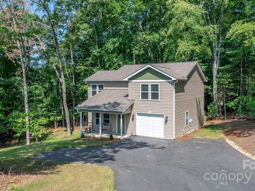 28 Arnie Drive, Etowah, NC 28729.  MLS# CAR4237201, YatesRealty ID 2401. 