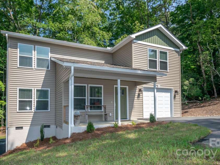 28 Arnie Drive, Etowah, NC 28729.  MLS# CAR4237201, YatesRealty ID 2401. 